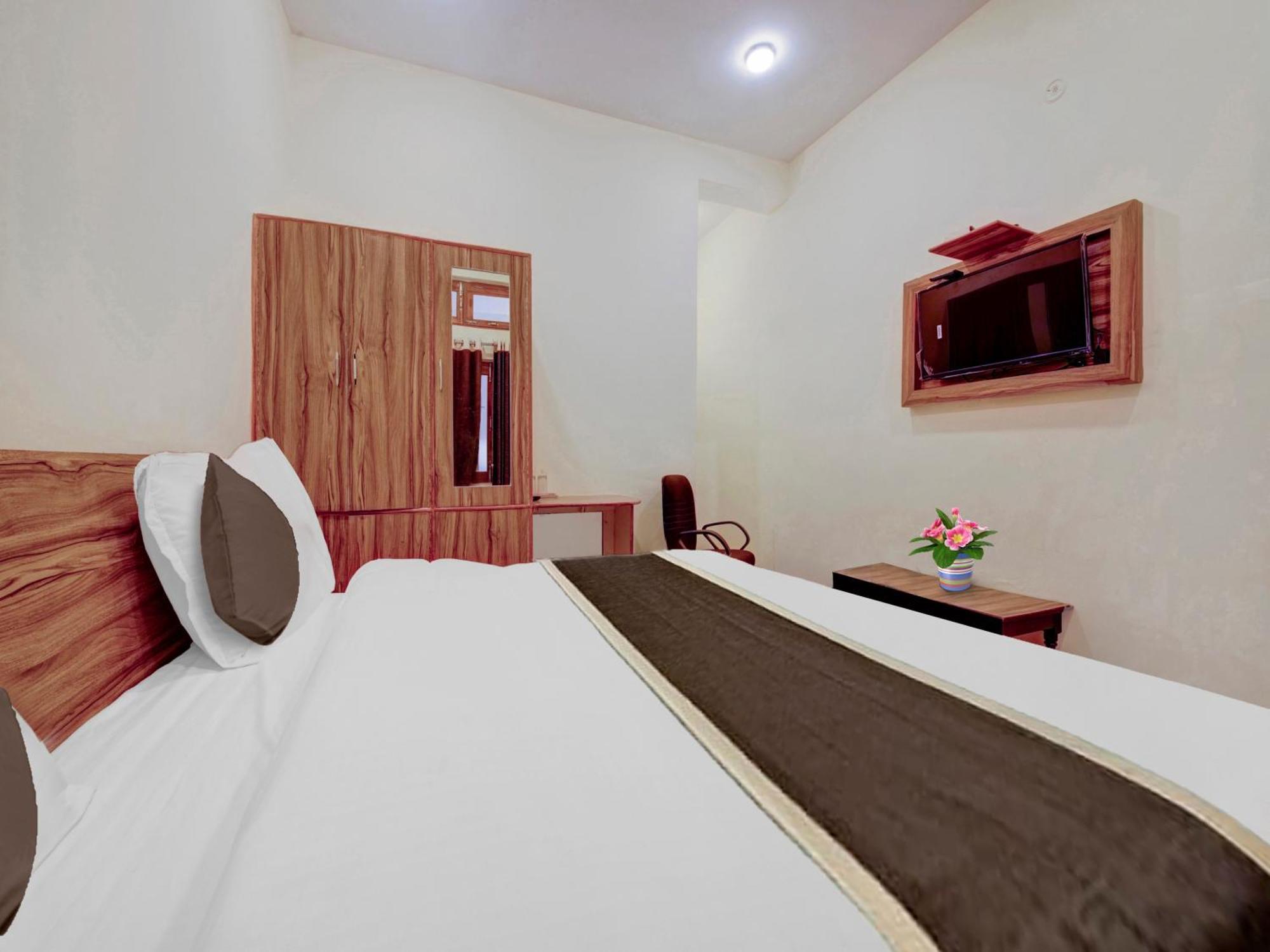 Hotel Kailasha Uttarkāshi Buitenkant foto