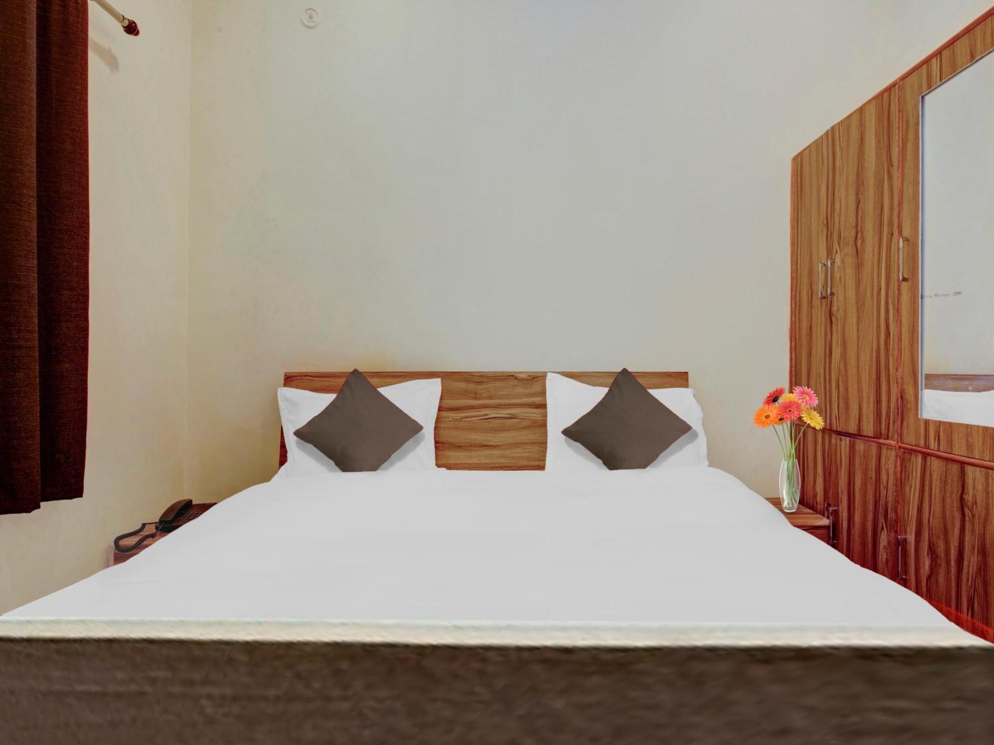 Hotel Kailasha Uttarkāshi Buitenkant foto